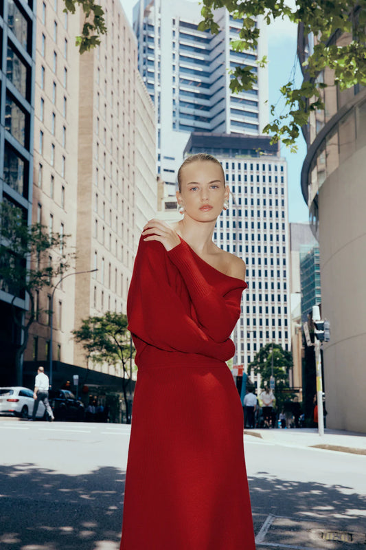 ENERGY SHIFT KNIT DRESS - RED