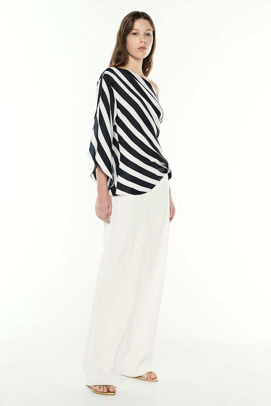 *PREORDER* NEW BEAT TOP - BLACK/WHITE