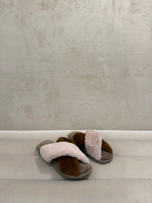 SLIPPER - BROWN