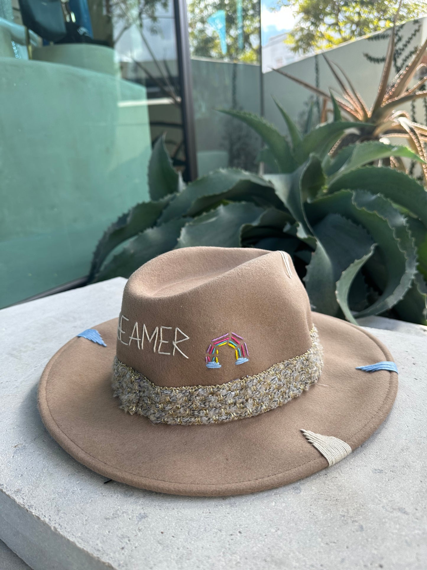 'DREAMER' HAT - BEIGE