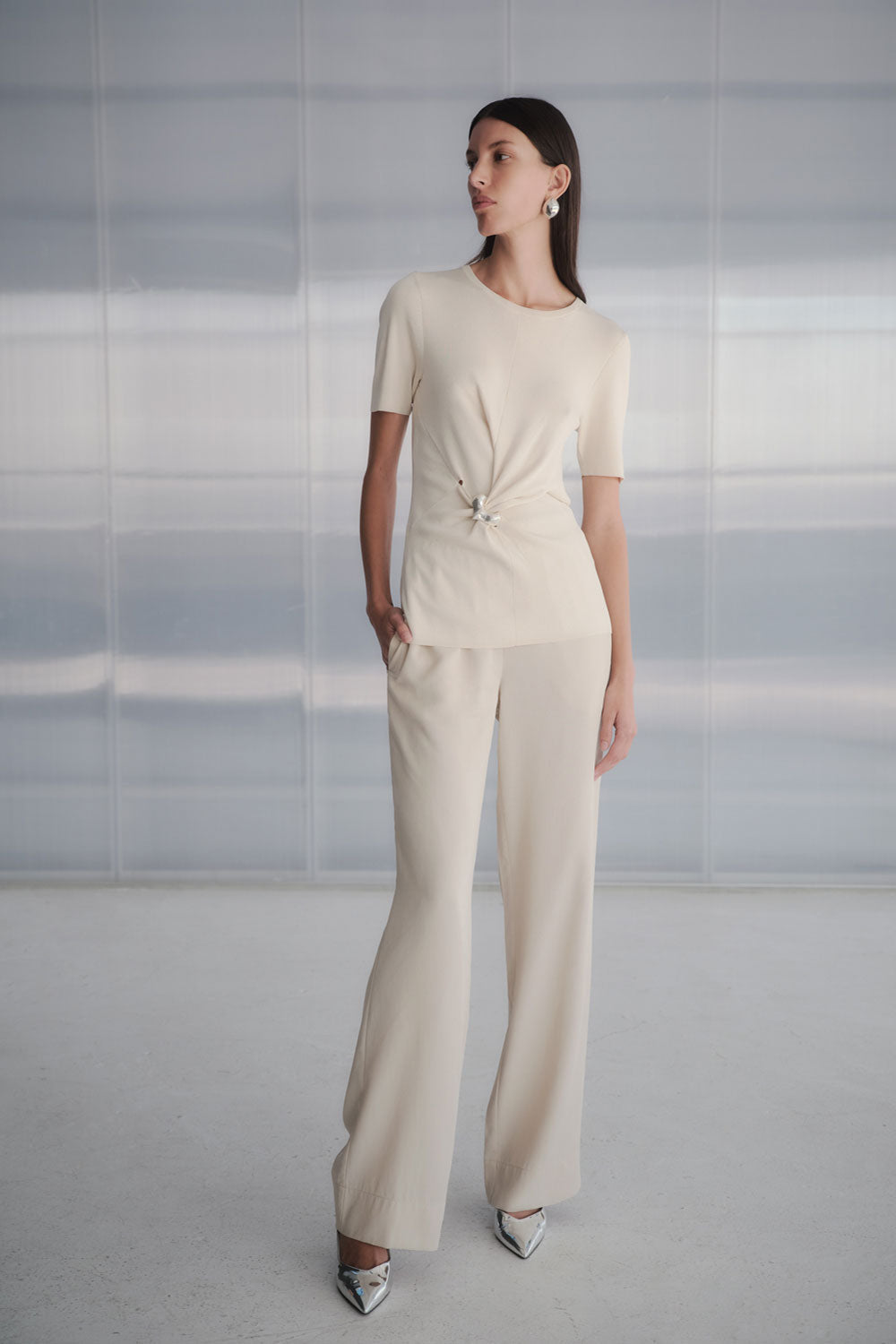 DRAMATIC TWIST KNIT TOP - NOUGAT