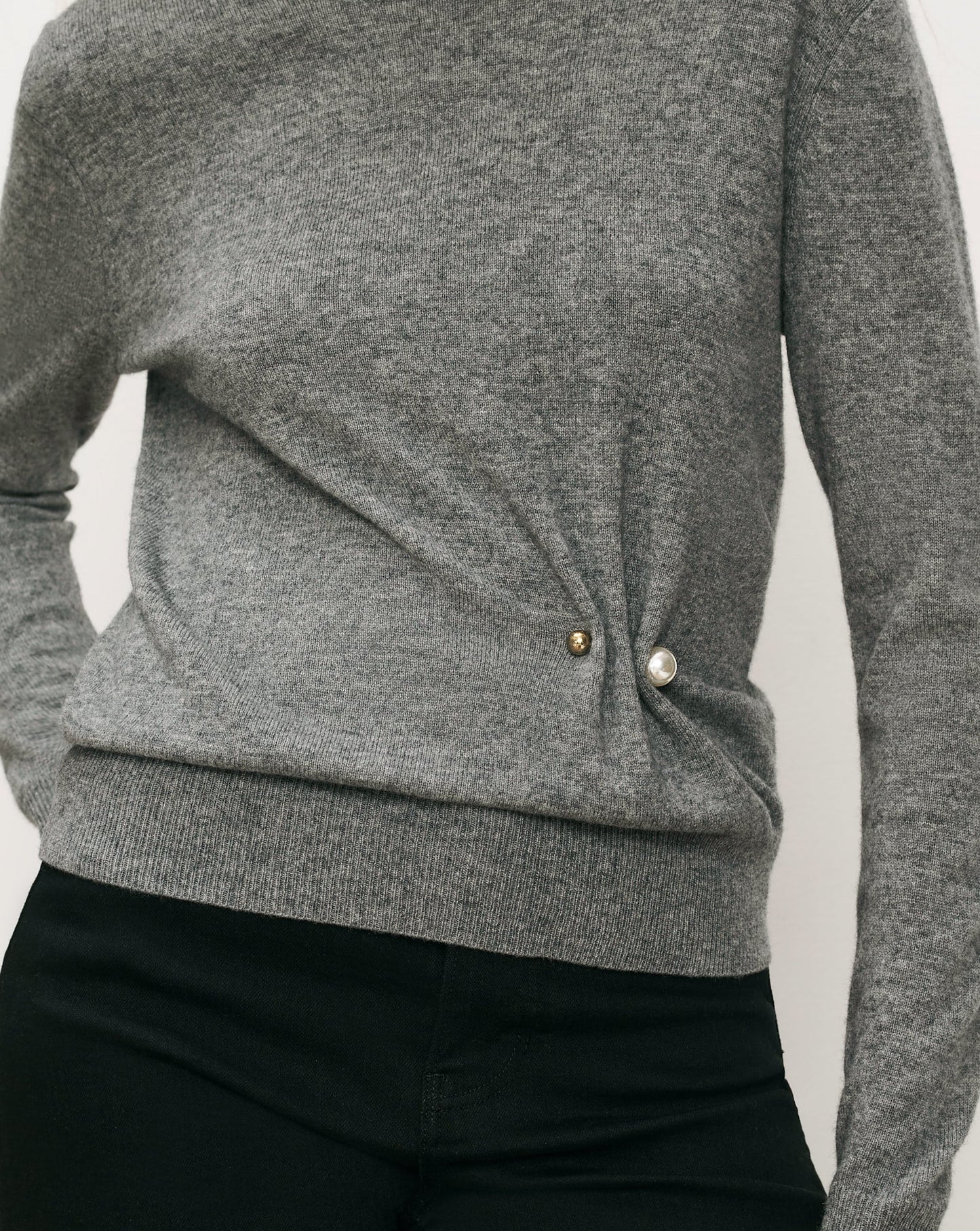 FRANKIE BROOCH PULLOVER - HEATHER GREY