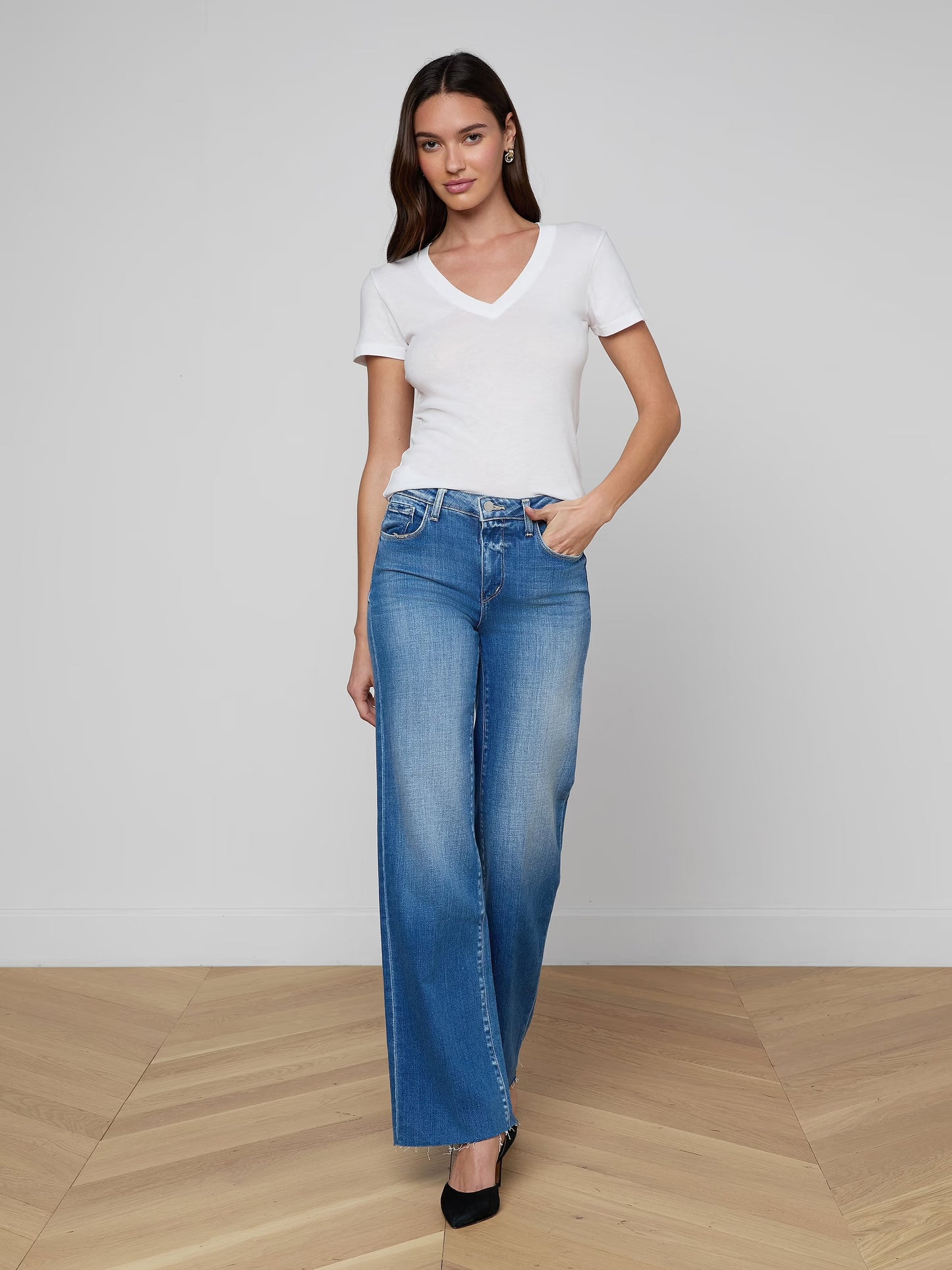 BECCA V-NECK TEE - WHITE