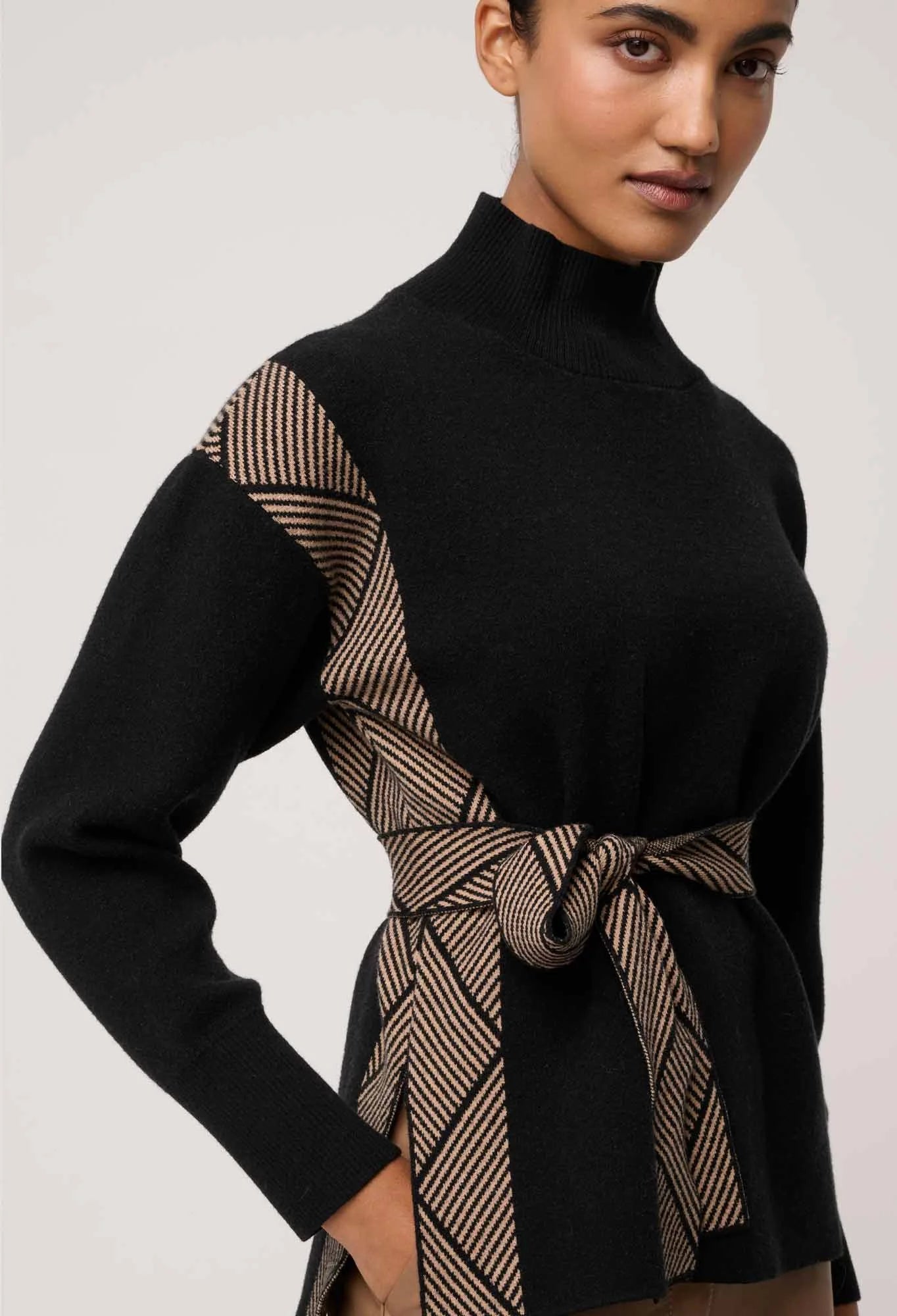 *PREORDER* NOMADIC SWEATER - BLACK CHEVRON
