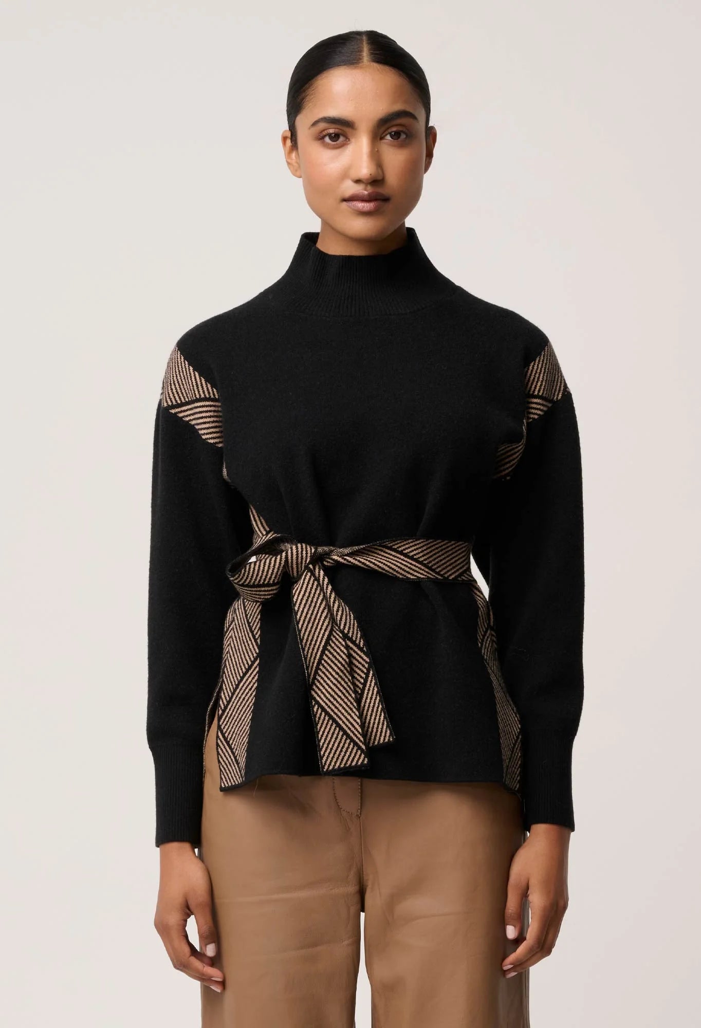 *PREORDER* NOMADIC SWEATER - BLACK CHEVRON