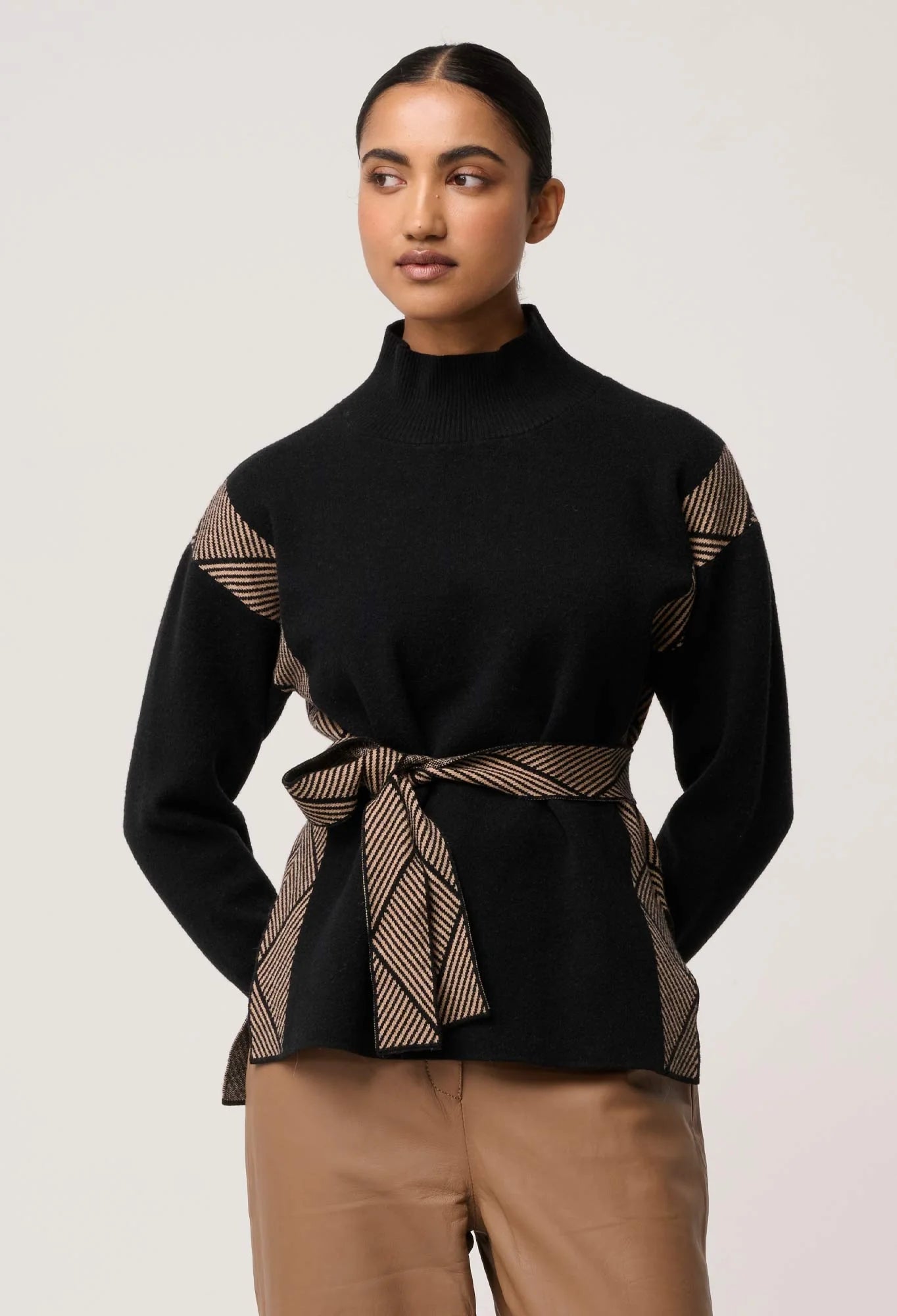 *PREORDER* NOMADIC SWEATER - BLACK CHEVRON