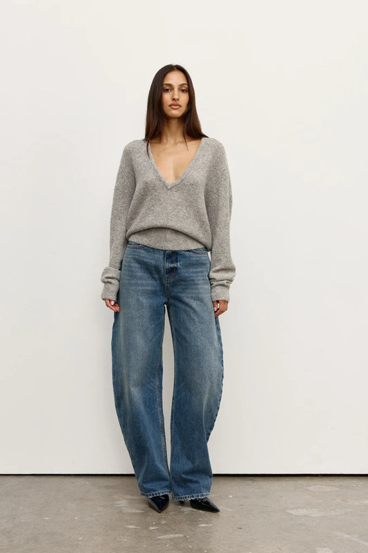 *PREORDER* SONIA V NECK - LIGHT GREY