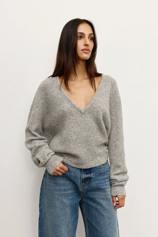 *PREORDER* SONIA V NECK - LIGHT GREY